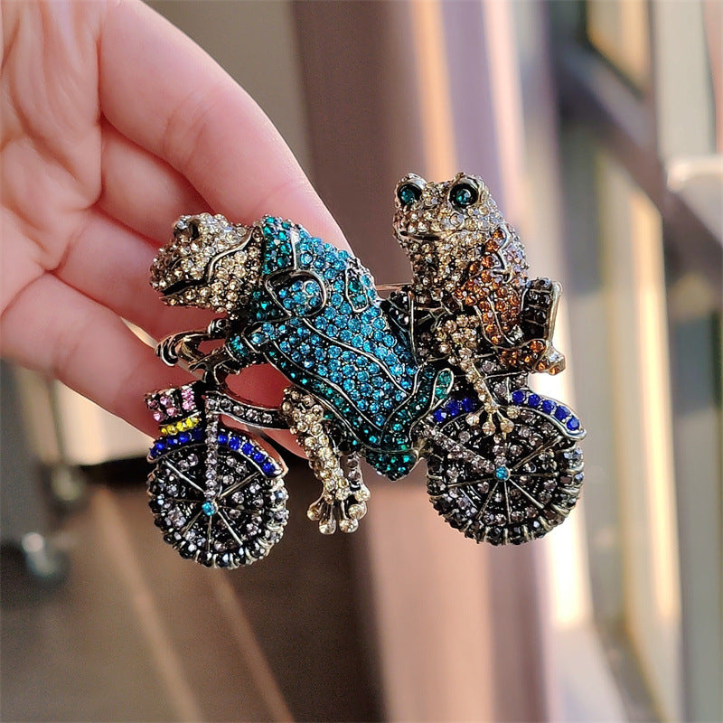 Medieval Ornament Fog and Toad Brooch